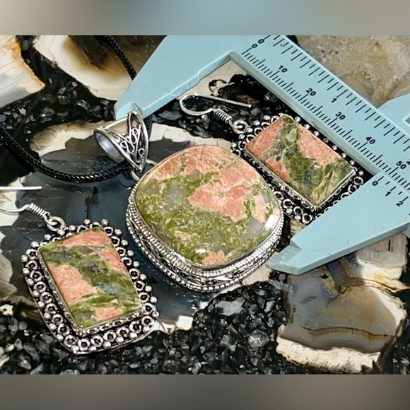 Unakite Jasper Pendant & Earrings Set - Picture 10 of 10